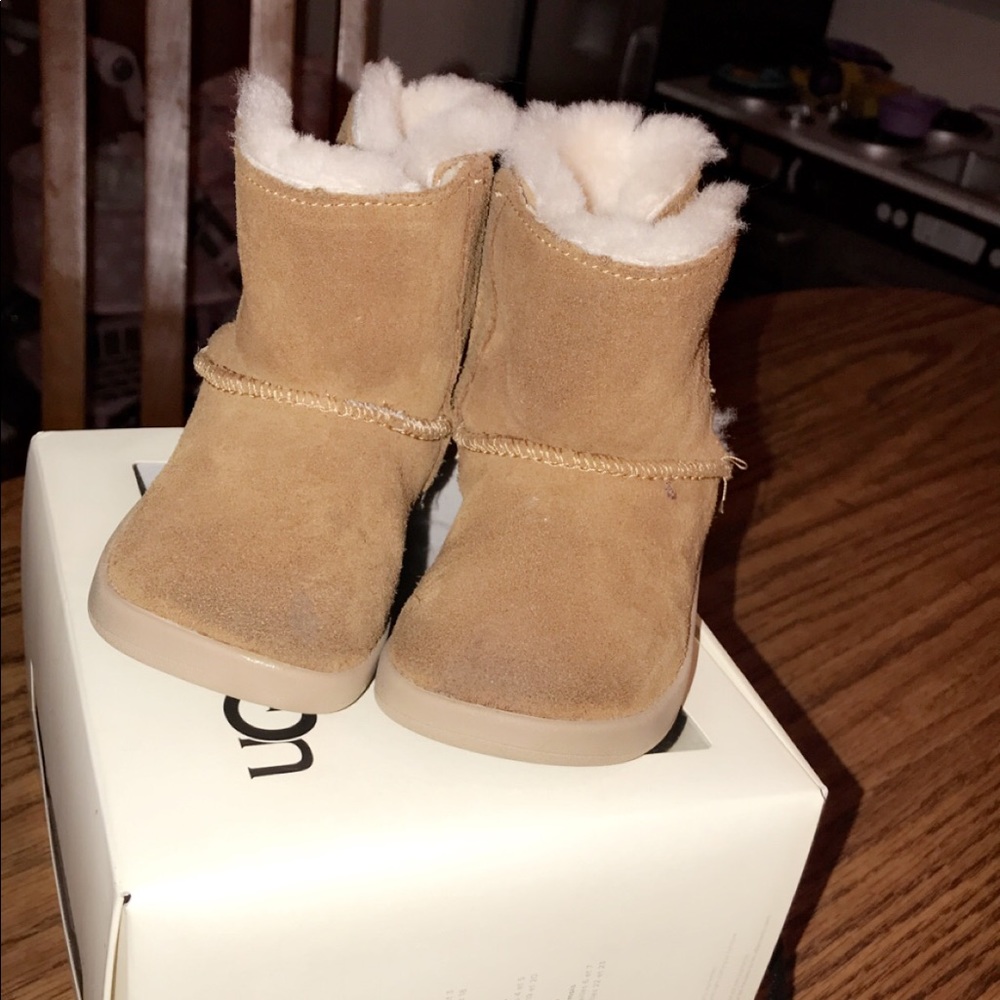 UGG BOOTS TODDLER SIZE 4/5